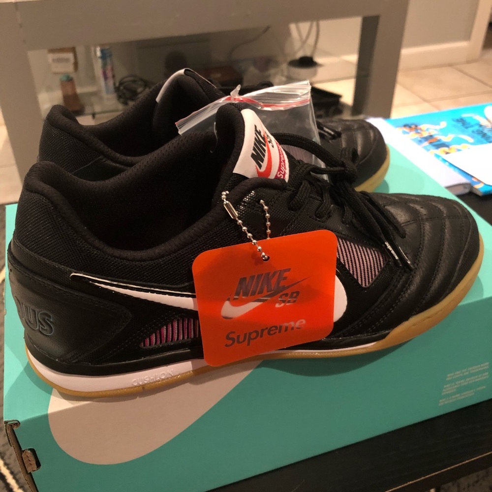 Nike Sb Gato Supreme BLACK size 8.5